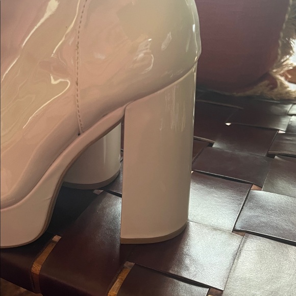 Steve Madden Elegant Cream Platform Ankle Boots - Picture 3 of 7